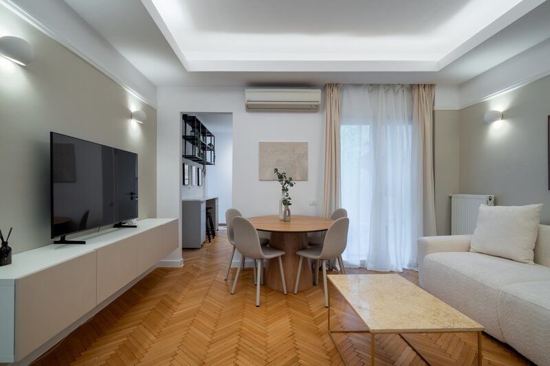 Universitate, ultracentral, apartament cu 2 camere, birou, comision 0%