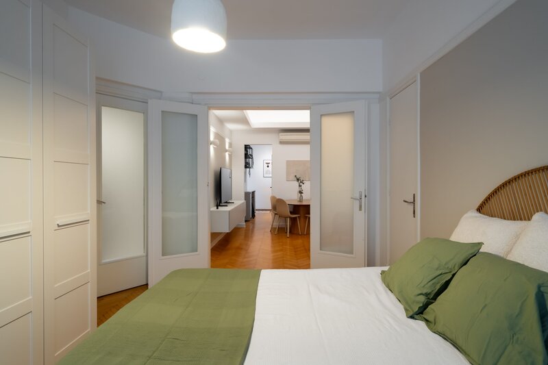 Universitate, ultracentral, apartament cu 2 camere, birou, comision 0%